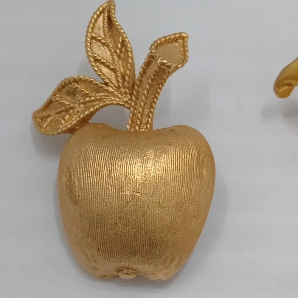 Lot 3 Vintage Gold Tone Brooches Avon Apple Angel‎ Nativity